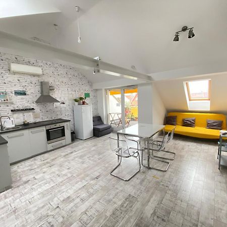 8X8 Tetoter Apartman Сегед Екстериор снимка