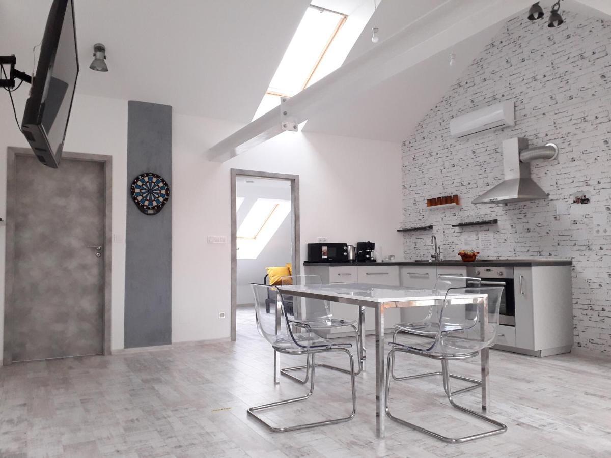 8X8 Tetoter Apartman Сегед Екстериор снимка